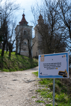 Table ob poti na Sv. Primoža